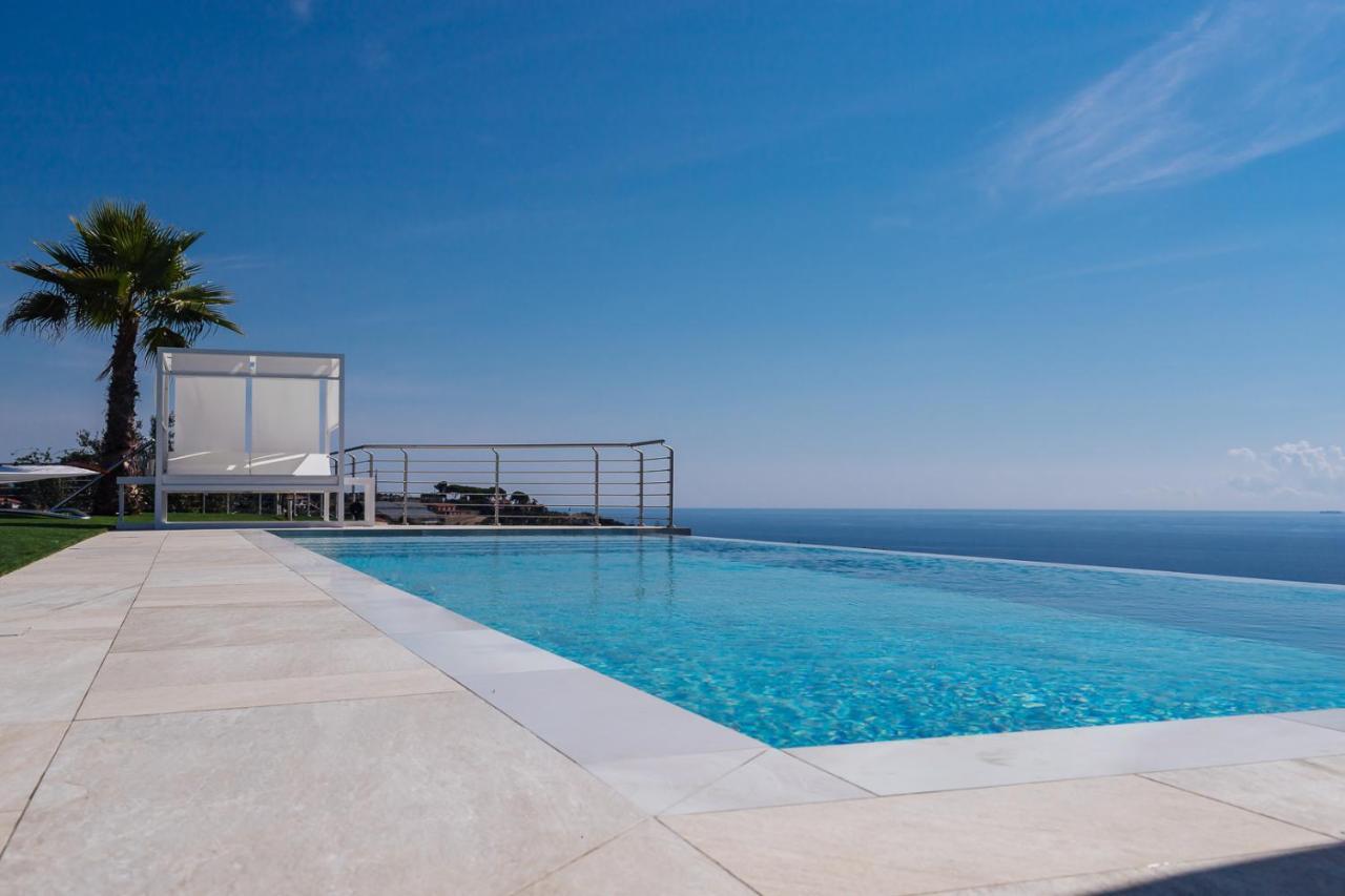Villa Sabrina Riviera Dei Fiori A Picco Sul Mare Con Piscina Privata ,Wellness & Spa Imperia Luaran gambar