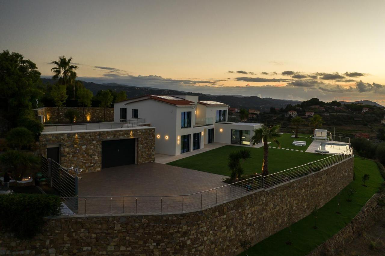 Villa Sabrina Riviera Dei Fiori A Picco Sul Mare Con Piscina Privata ,Wellness & Spa Imperia Luaran gambar