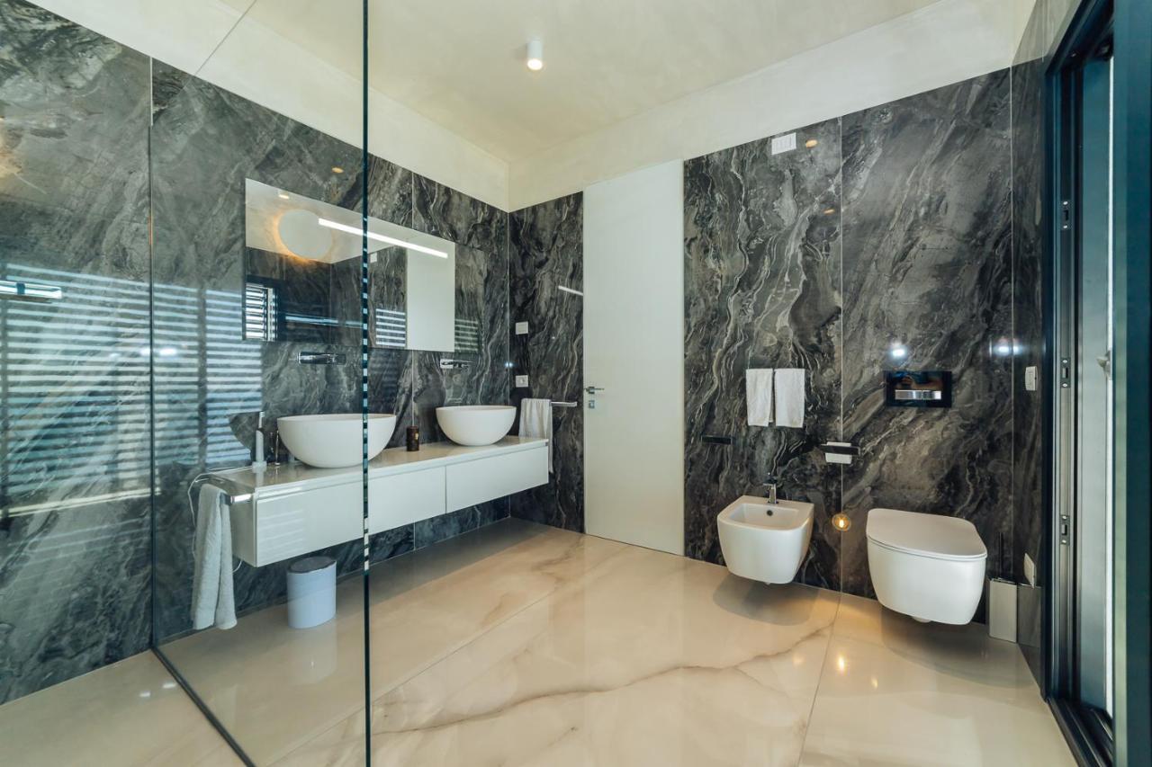 Villa Sabrina Riviera Dei Fiori A Picco Sul Mare Con Piscina Privata ,Wellness & Spa Imperia Luaran gambar