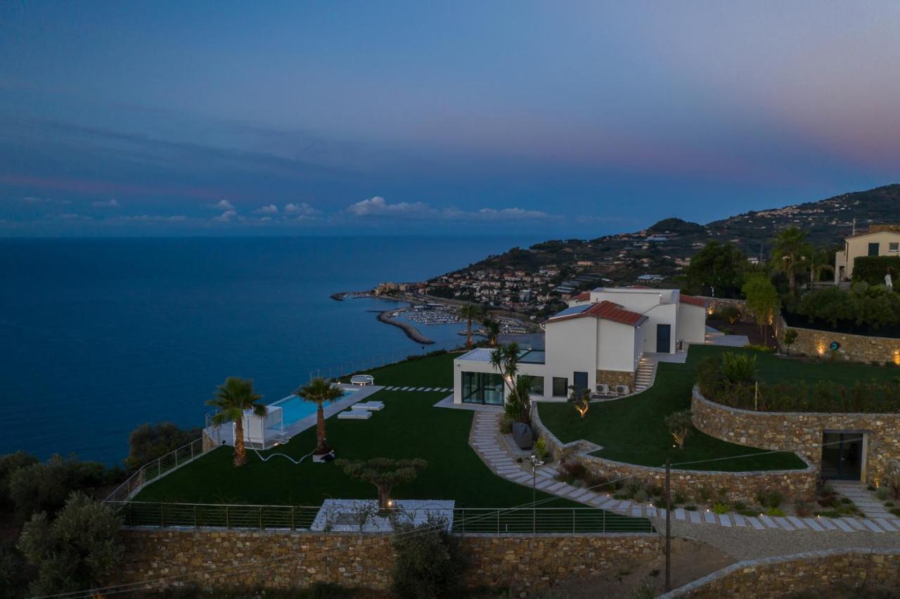 Villa Sabrina Riviera Dei Fiori A Picco Sul Mare Con Piscina Privata ,Wellness & Spa Imperia Luaran gambar